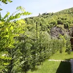 Lugina E Shengjergjit ,Bujtinat