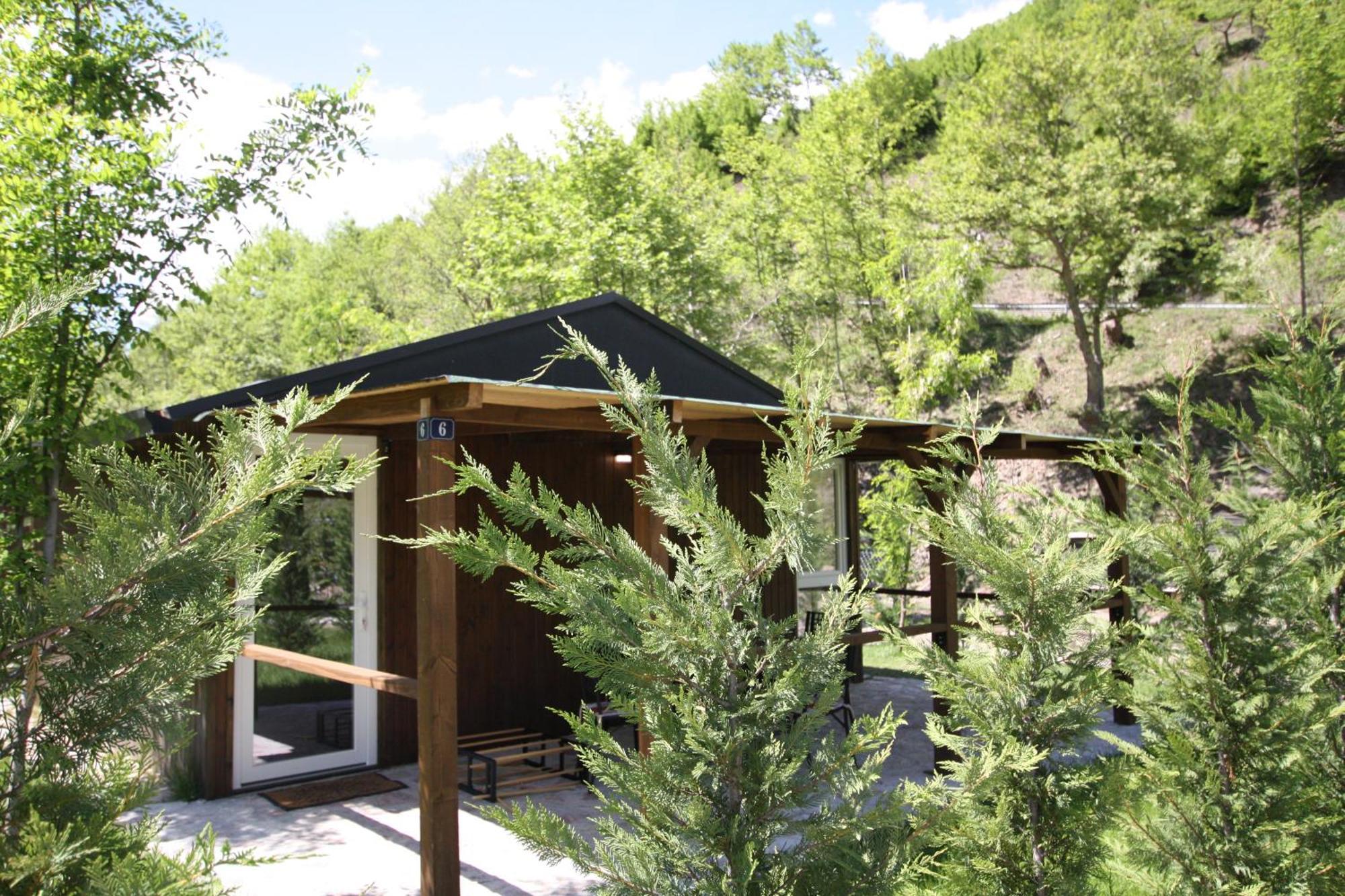 Lodge Lugina E Shengjergjit ,bujtinat