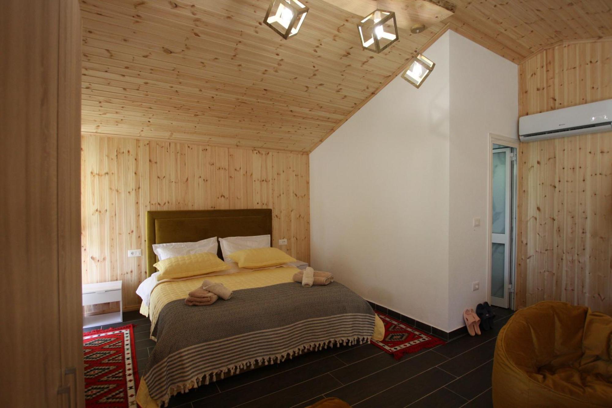 Lodge Lugina E Shengjergjit ,bujtinat Tirana