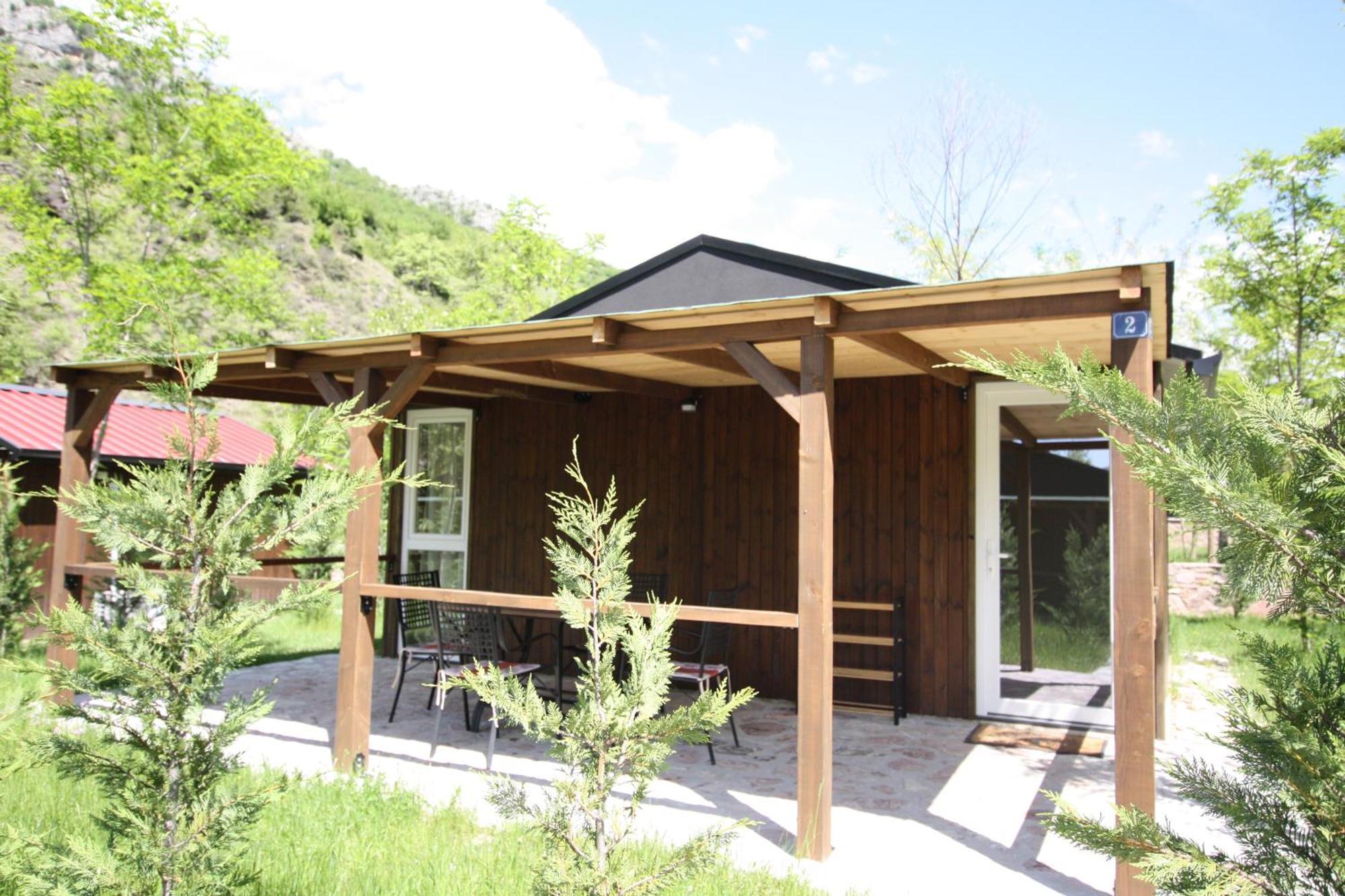 Lugina E Shengjergjit ,bujtinat Lodge